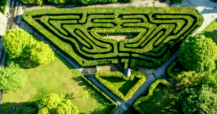 taman labirin Hampton Court Maze,